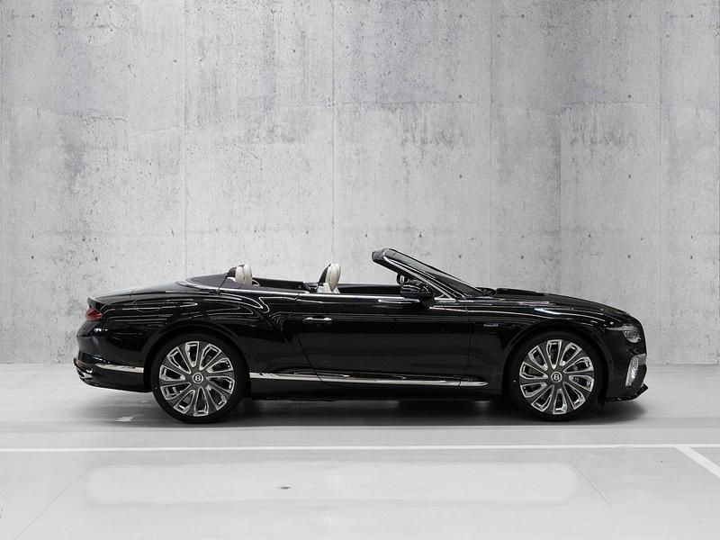 Neu Bentley Continental Mulliner 782 PS (575 kW) 2025 Midnight emerald Cabrio