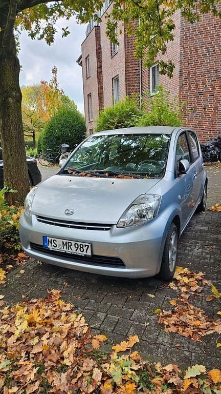 Silber Gebraucht 2006 Daihatsu Sirion Kleinwagen | 1.999 € (Fairer Preis) - Bild 1/4
