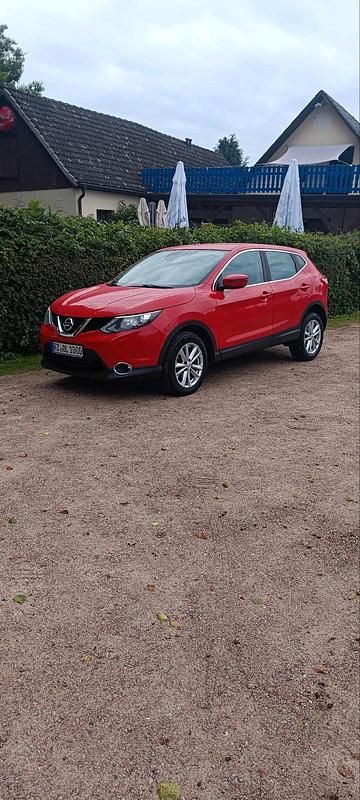Rot Gebraucht 2015 Nissan Qashqai Acenta SUV | 9.500 € (Superpreis) - Bild 1/4