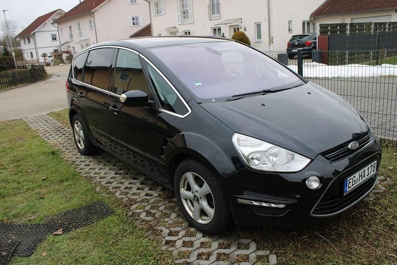 Gebraucht Ford C-MAX 120 PS (88 kW) 2011 Schwarz Van / Kleinbus