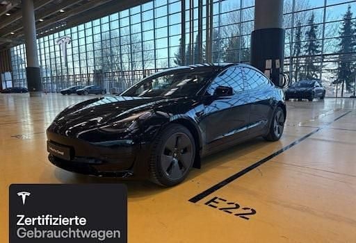 Schwarz Gebraucht 2021 Tesla Model 3 Standard Range Limousine | 26.400 € (Fairer Preis) - Bild 1/4
