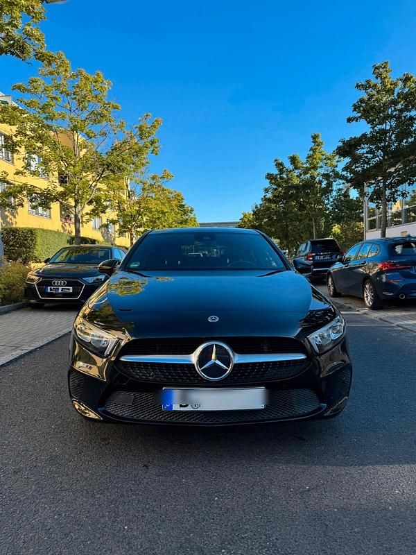 Gebraucht Mercedes A200 163 PS (119 kW) 2018 Schwarz Limousine