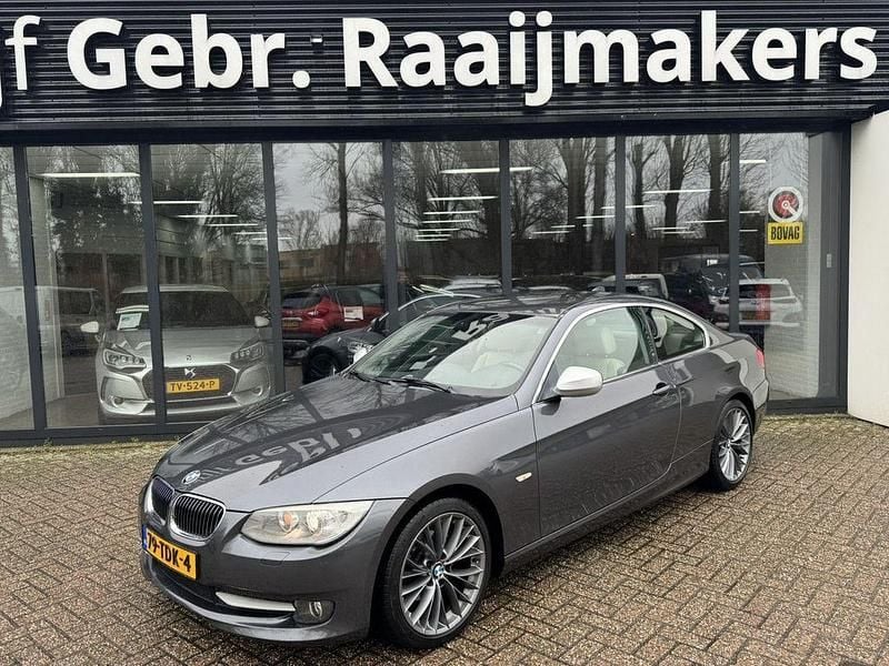 Gebraucht BMW 320 Sport Line 165 PS (121 kW) 2012 Grau Coupé
