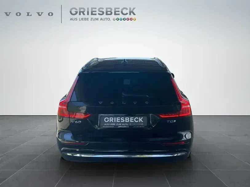 Gebraucht Volvo V60 Plus 455 PS (334 kW) 2024 Onyx schwarzmetallic (metallic) Kombi