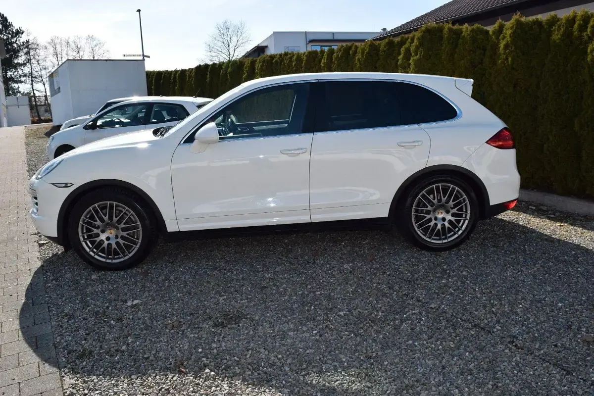 Używany Porsche Cayenne 239 KM (175 kW) 2011 Biały SUV