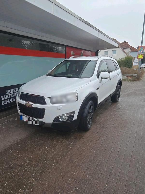 Weiß Gebraucht 2011 Chevrolet Captiva SUV | 7.600 € - Bild 1/4