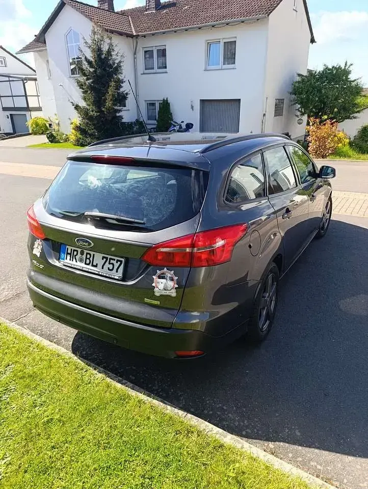 Gebraucht Ford Focus Titanium 125 PS (91 kW) 2014 Grau Kombi
