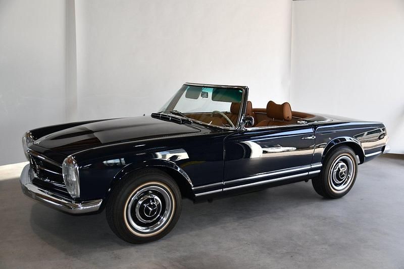 Gebraucht Mercedes 230 150 PS (110 kW) 1964 Blau Cabrio