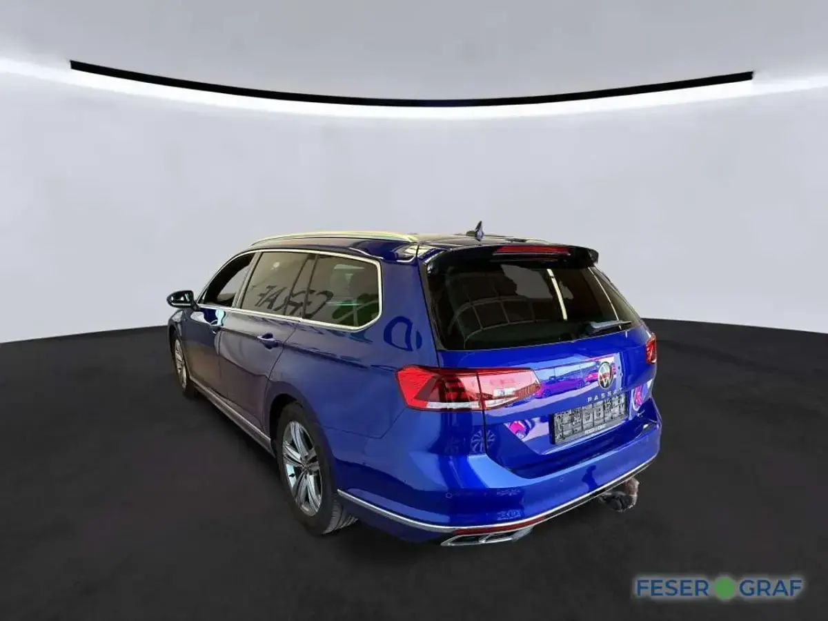 Gebraucht VW Passat R-line 200 PS (147 kW) 2023 Lapiz blue metallic Kombi