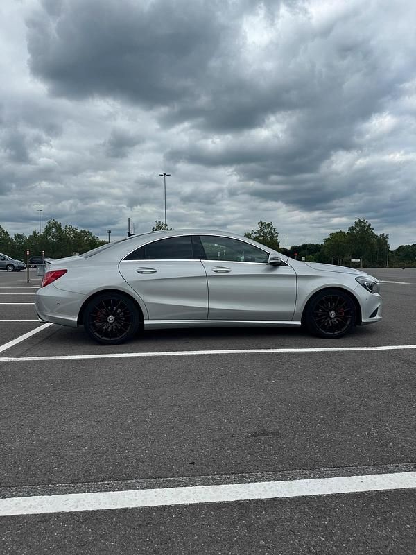 Silber Gebraucht 2016 Mercedes CLA220 Urban Limousine | 18.000 € (Fairer Preis) - Bild 1/4