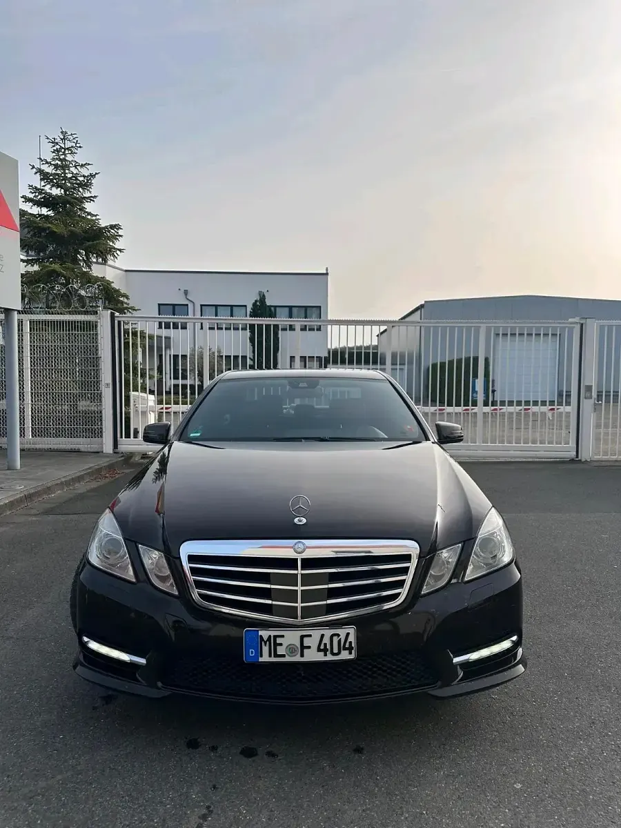 Gebraucht Mercedes E350 AMG 265 PS (194 kW) 2012 Braun Limousine