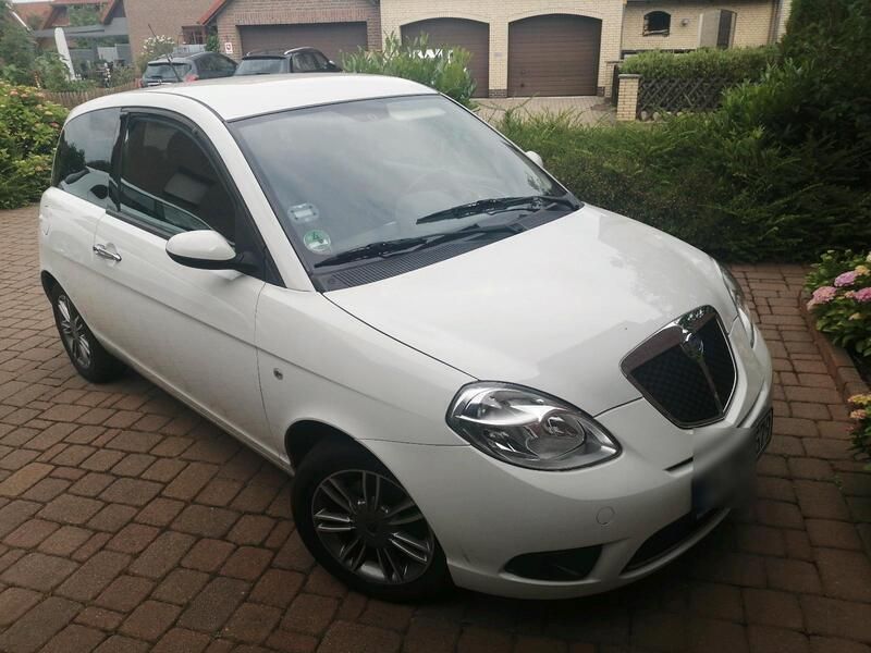 Weiß Gebraucht 2009 Lancia Ypsilon Kleinwagen | 2.500 € (Fairer Preis) - Bild 1/3