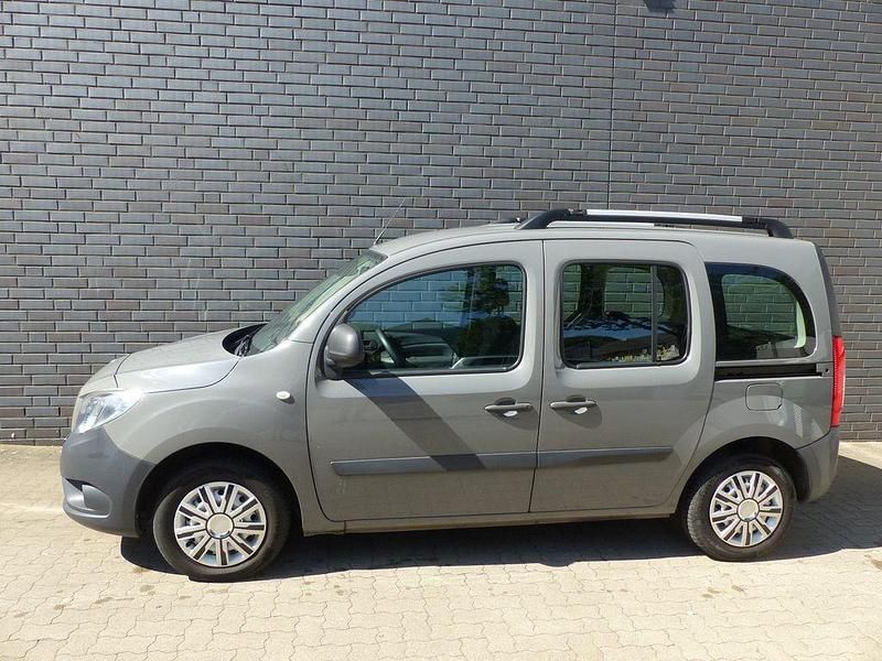 Grau Gebraucht 2015 Mercedes Citan 108 Kombi | 10.500 € (Teuer) - Bild 1/4