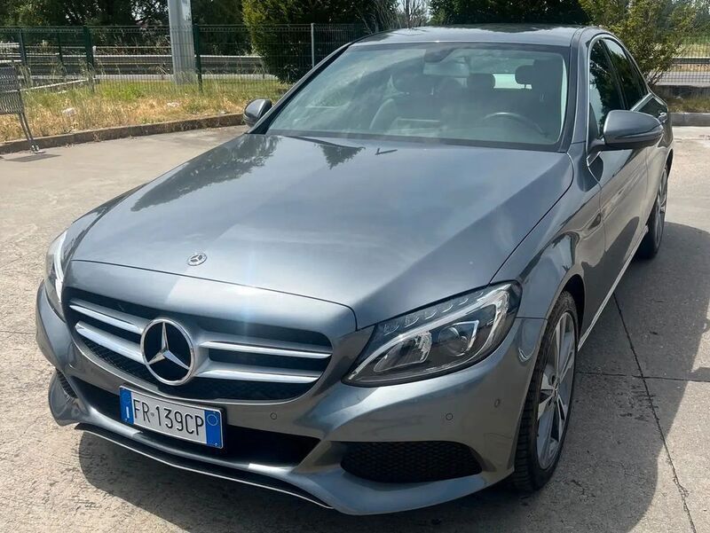 Grau Gebraucht 2018 Mercedes C220 Limousine | 22.600 € (Superpreis) - Bild 1/4