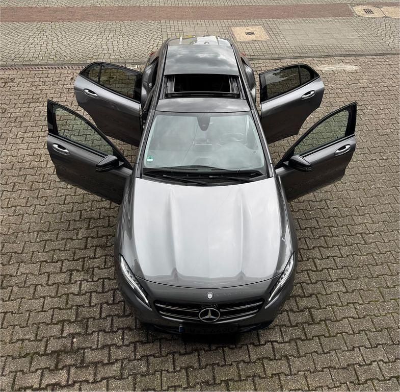 Grau Gebraucht 2017 Mercedes GLA220 AMG line SUV | 21.600 € (Fairer Preis) - Bild 1/4