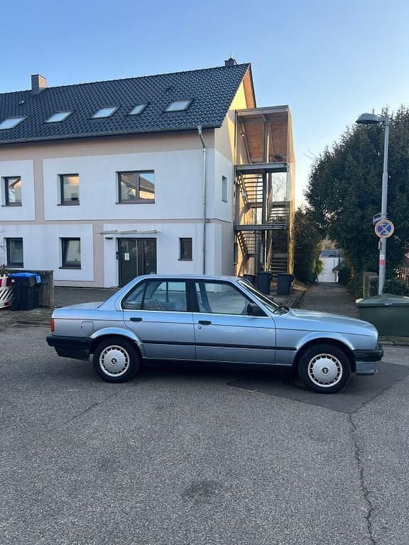 Gebraucht BMW 316 Basis 99 PS (72 kW) 1990 Blau Limousine