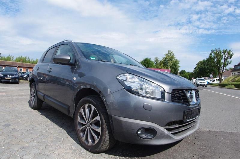 Grau Gebraucht 2013 Nissan Qashqai Tekna SUV | 5.499 € (Superpreis) - Bild 1/4