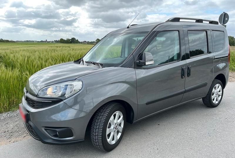 Gebraucht Fiat Doblò 88 PS (64 kW) 2016 Grau Van / Kleinbus