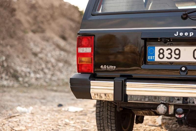 Gebraucht Jeep Cherokee Limited 178 PS (130 kW) 1996 Schwarz SUV