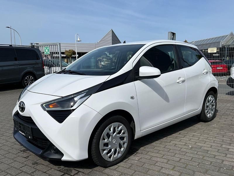Gebraucht Toyota Aygo X-play 72 PS (52 kW) 2022 Weiß Kleinwagen