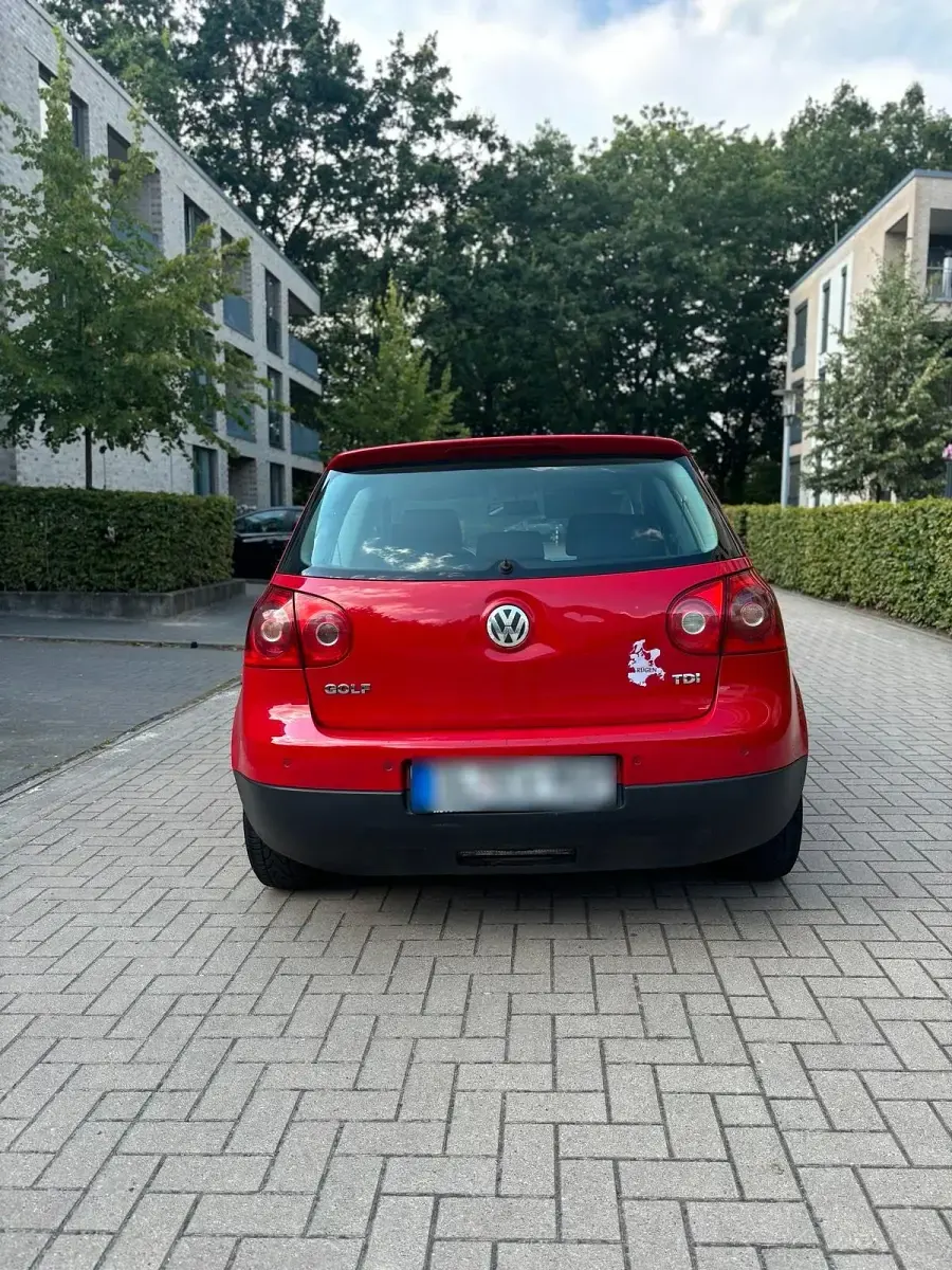 Gebraucht VW Golf V 105 PS (77 kW) 2005 Rot Kleinwagen