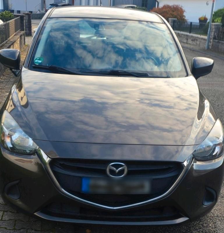 Braun Gebraucht 2016 Mazda 2 Limousine | 6.200 € (Superpreis) - Bild 1/4