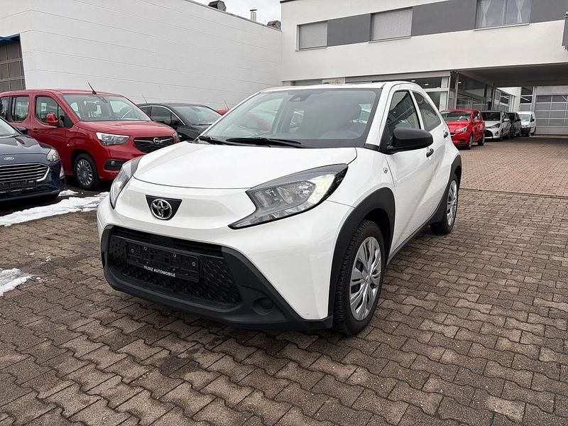 Weiß Gebraucht 2023 Toyota Aygo X Basis SUV | 13.995 € (Guter Preis) - Bild 1/4
