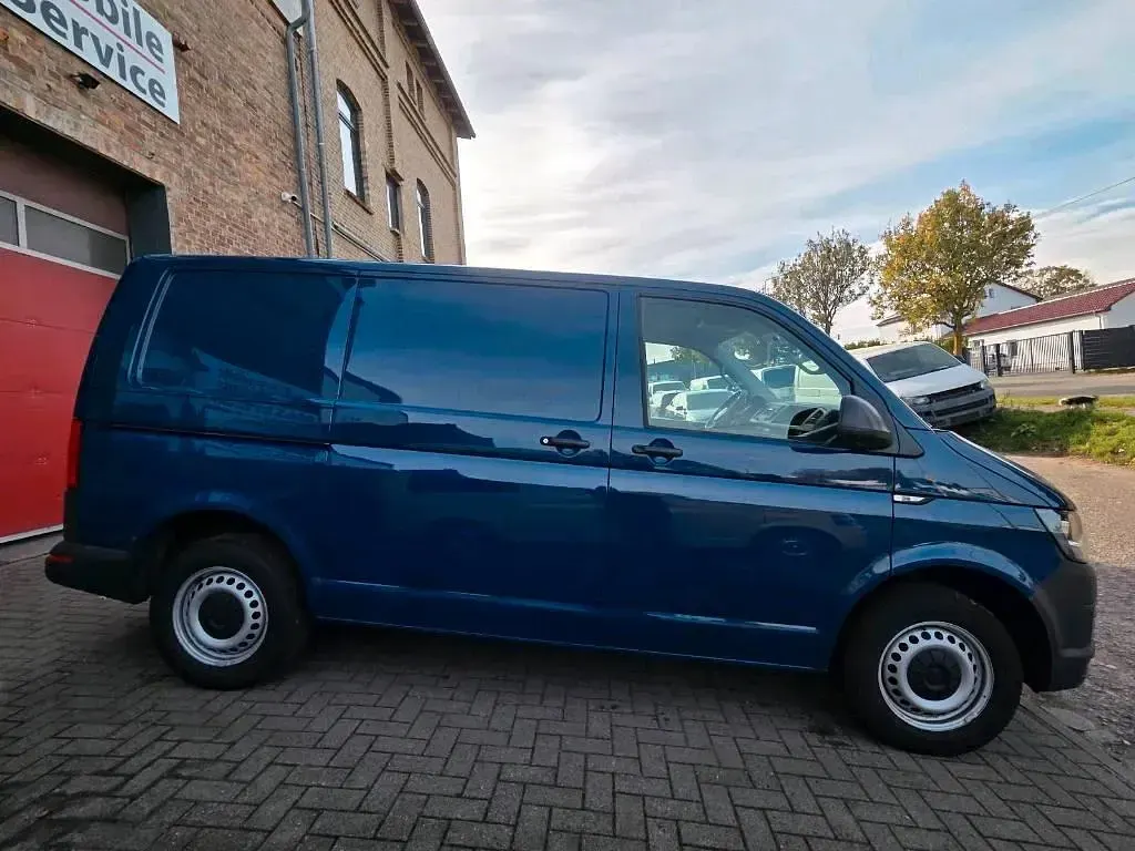 Second-hand VW Transporter 150 CP (110 kW) 2018 Albastru Van