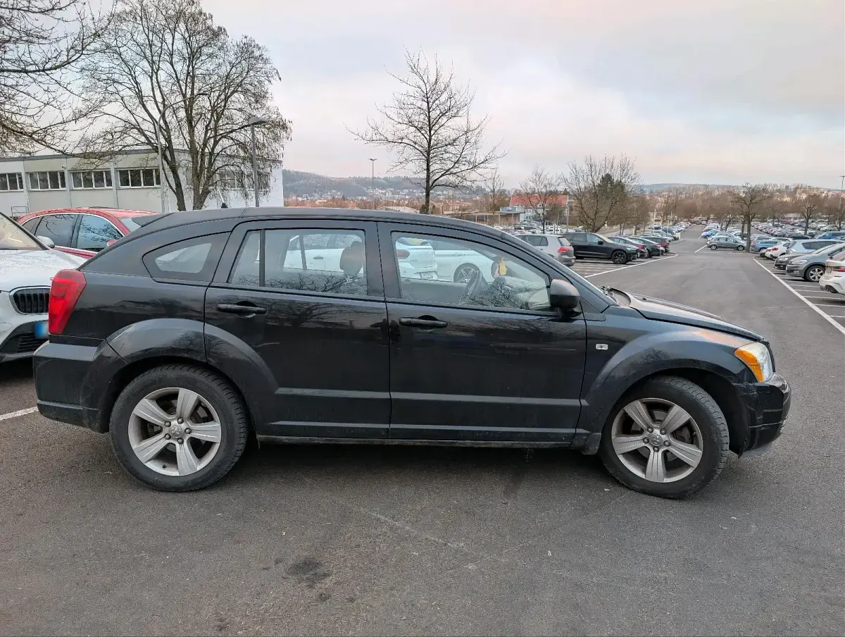 Gebraucht Dodge Caliber 155 PS (114 kW) 2010 Schwarz Kleinwagen