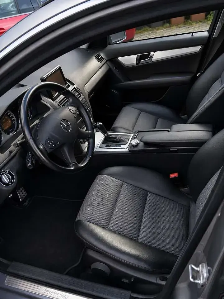 Gebraucht Mercedes C250 Avantgarde 204 PS (150 kW) 2009 Silber Kombi