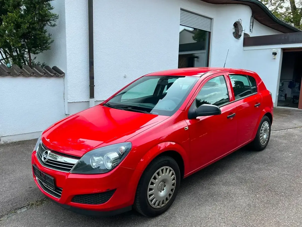 Gebraucht Opel Astra 101 PS (74 kW) 2009 Rot Kleinwagen