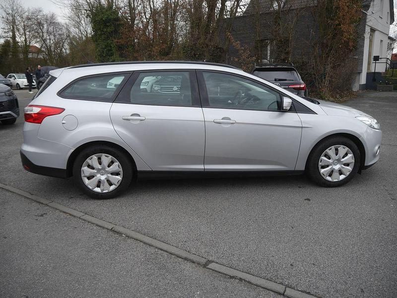 Gebraucht Ford Focus Trend 116 PS (85 kW) 2012 Silber Limousine
