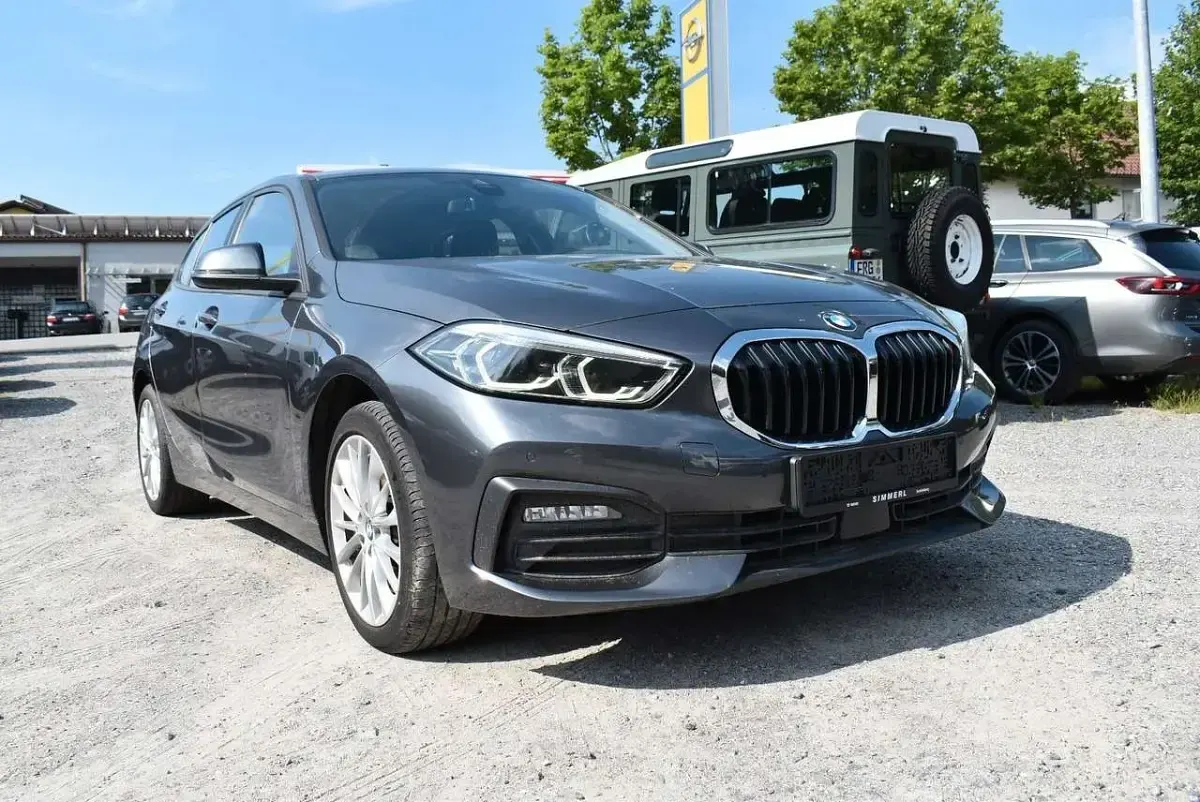 Gebraucht BMW 120 Advantage 178 PS (130 kW) 2021 Mineralgrau metallic Kleinwagen