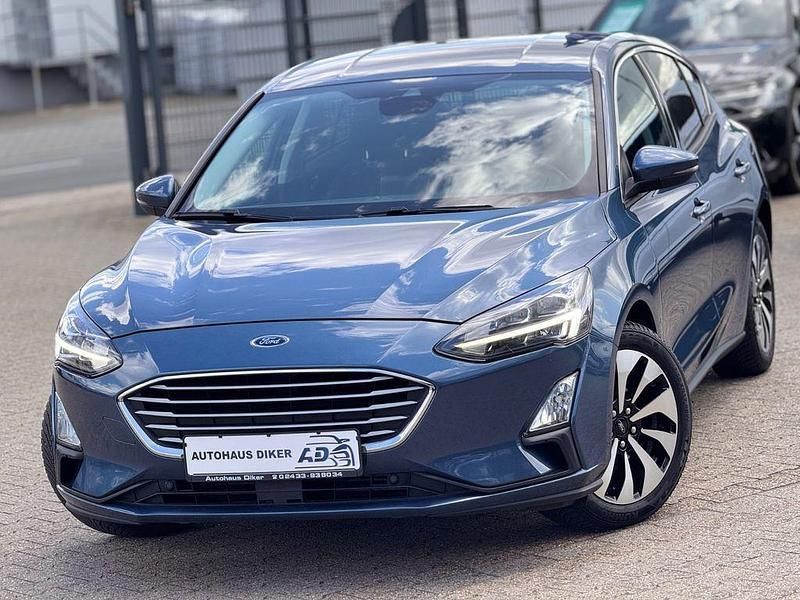 Blau Gebraucht 2019 Ford Focus Cool & Connect Limousine | 10.999 € (Fairer Preis) - Bild 1/4