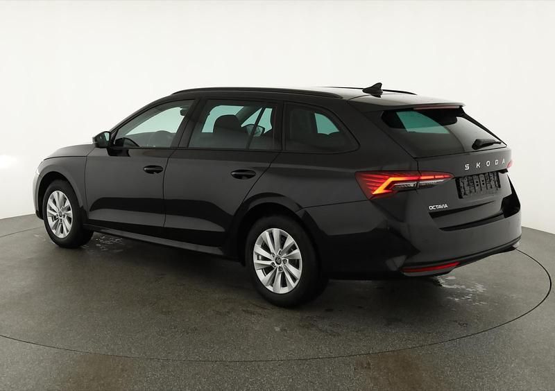 Neu Skoda Octavia Selection 150 PS (110 kW) 2025 Black magic perleffekt Kombi