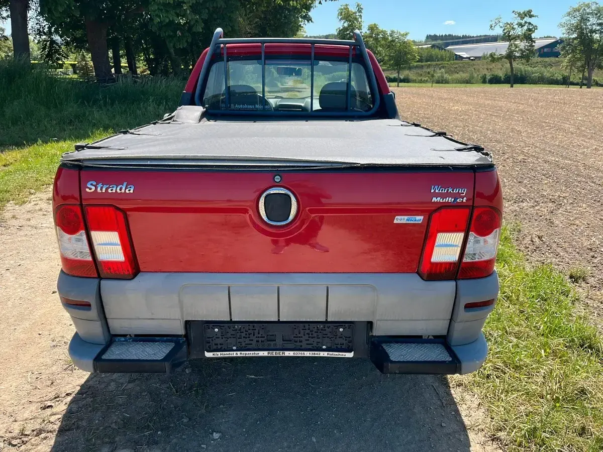 Gebraucht Fiat Strada 95 PS (69 kW) 2012 Rot