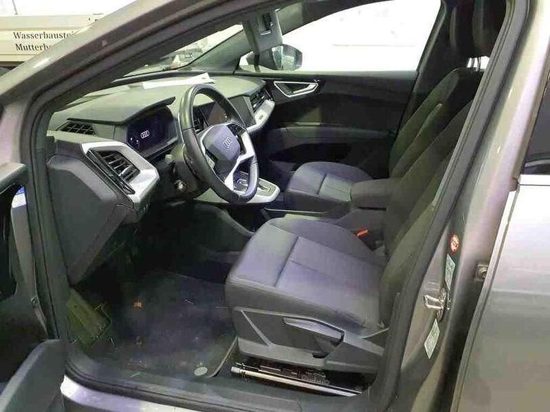 Gebraucht Audi Q4 e-tron S-Line 150 kW (204 PS) 2023 Taifungrau metallic SUV