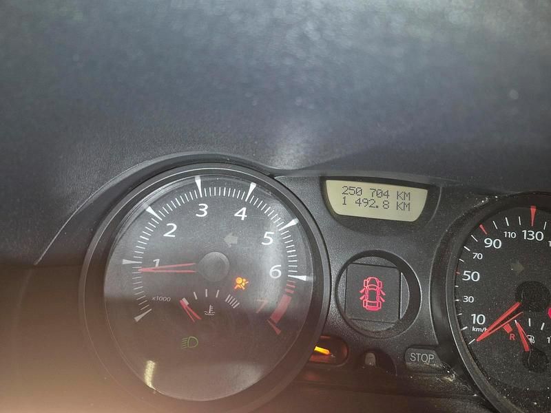 Grau Gebraucht 2007 Renault Mégane II Limousine | 300 € - Bild 1/4