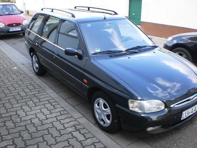 Grün Gebraucht 1997 Ford Escort Kombi | 999 € (Teuer) - Bild 1/3
