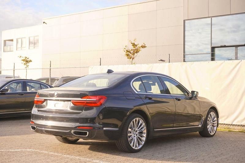 Gebraucht BMW 750 449 PS (330 kW) 2016 Schwarz Limousine