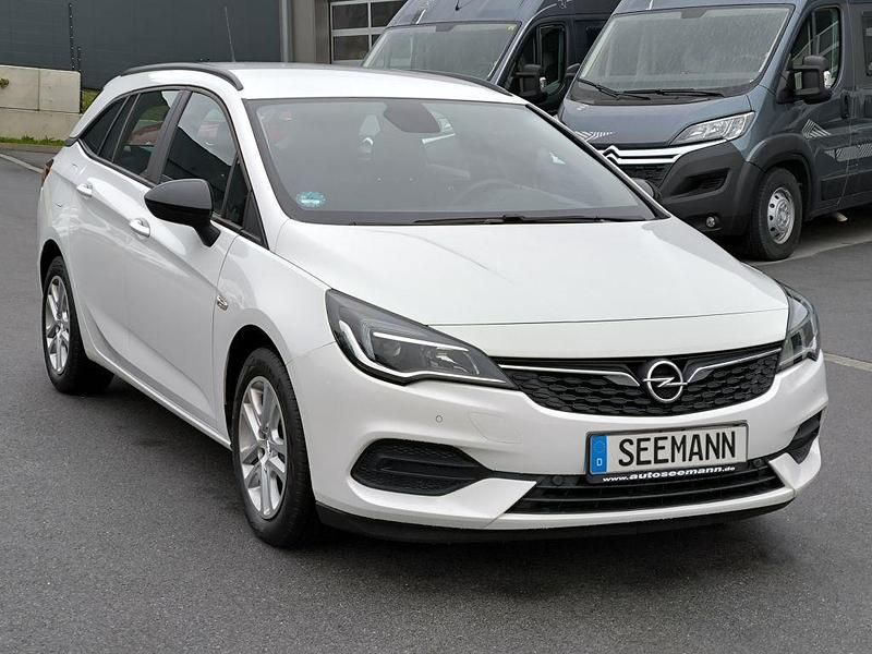 Weiß Gebraucht 2022 Opel Astra Edition Kombi | 10.800 € (Guter Preis) - Bild 1/4