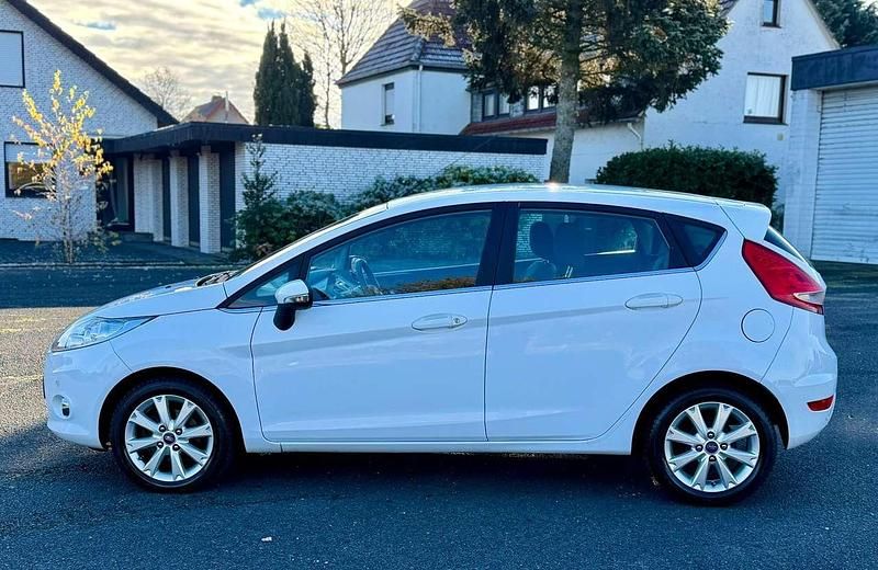 Gebraucht Ford Fiesta Ambiente 82 PS (60 kW) 2010 Kleinwagen