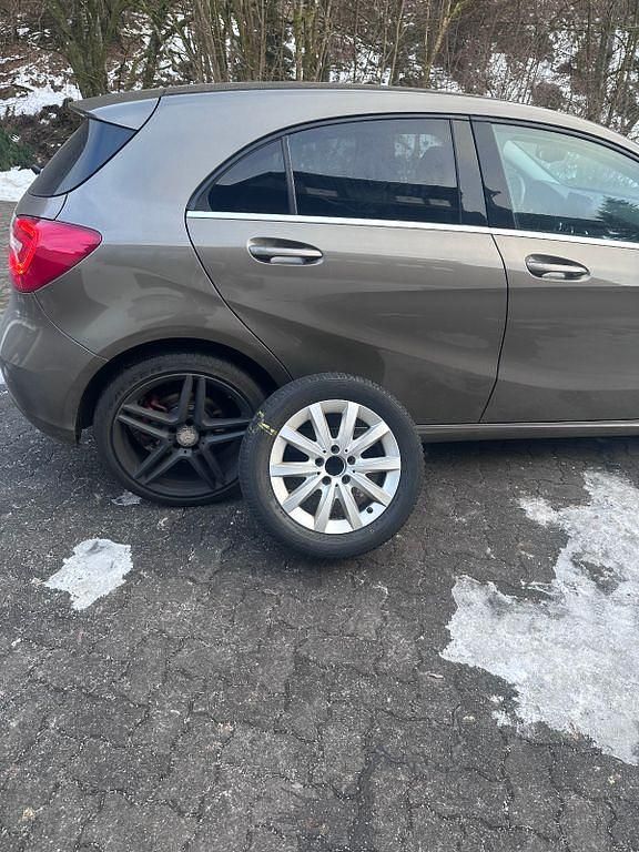 Gebraucht Mercedes A180 109 PS (80 kW) 2013 Braun Limousine