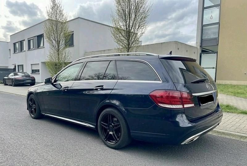 Gebraucht Mercedes E250 204 PS (150 kW) 2013 Blau Kombi