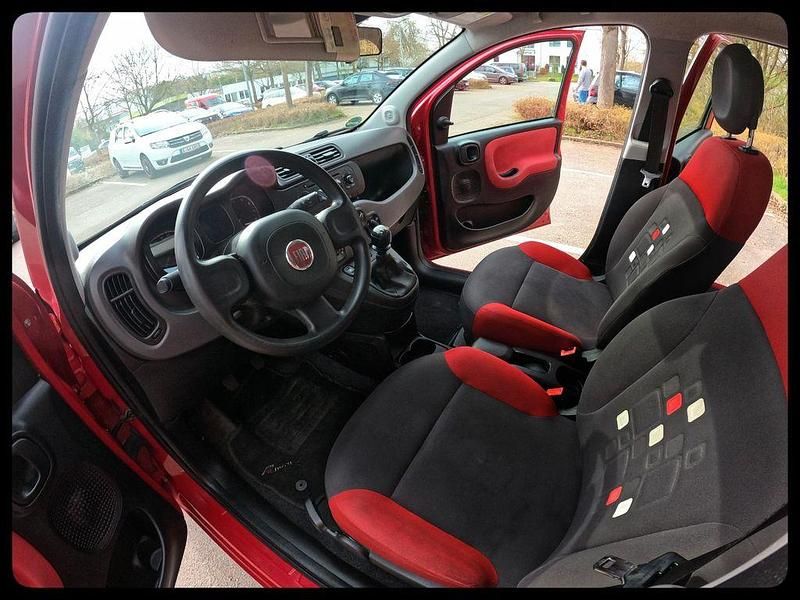 Gebraucht Fiat Panda Easy 69 PS (50 kW) 2016 Rot Kleinwagen