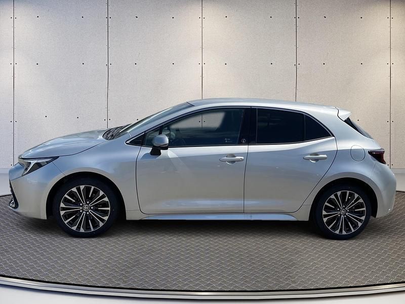 Gebraucht Toyota Corolla Team 140 PS (102 kW) 2023 Precious silver Limousine