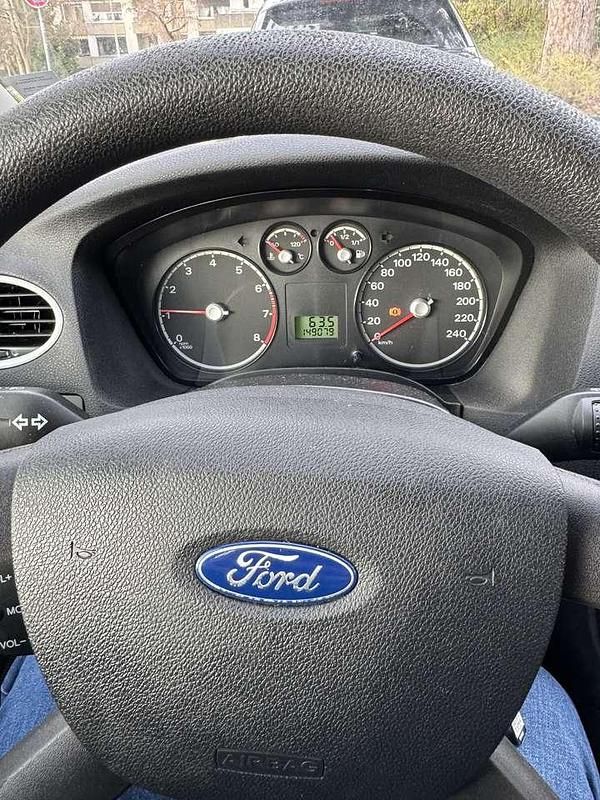 Gebraucht Ford Focus Trend 101 PS (74 kW) 2005 Limousine