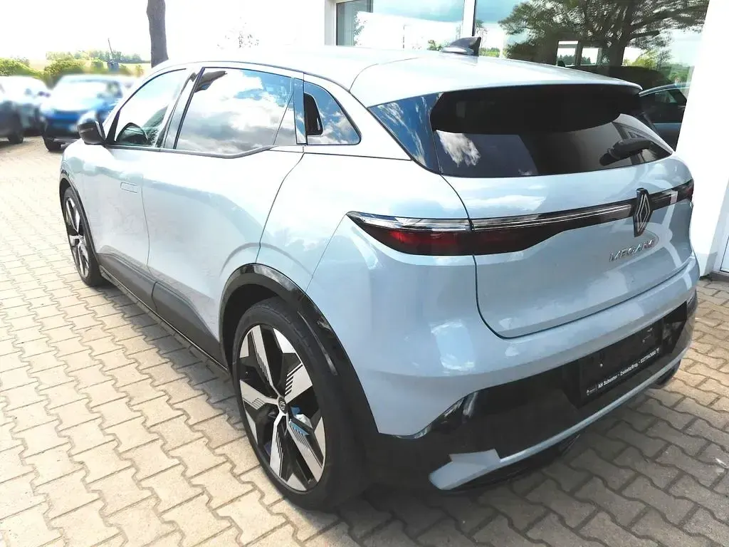 Używany Renault Megane E-Tech Techno 160 kW (218 KM) 2022 Szary Sedan/Limuzyna