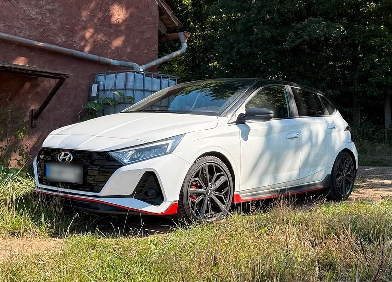 Weiß Gebraucht 2023 Hyundai i20 N Performance Kleinwagen | 27.500 € (Etwas zu teuer) - Bild 1/4