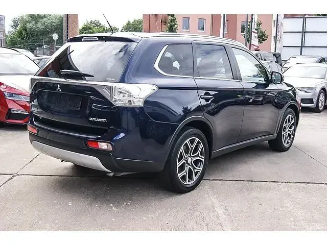 Gebraucht Mitsubishi Outlander Intense 150 PS (110 kW) 2014 Tansanitblau SUV
